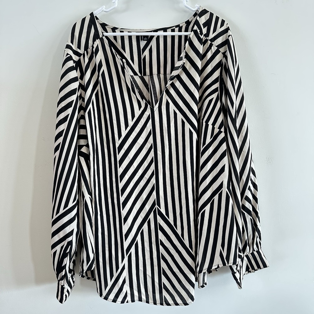 Women's Plus 2X Torrid Long‎ Sleeve Black Stripes Pattern Blouse Dressy Top